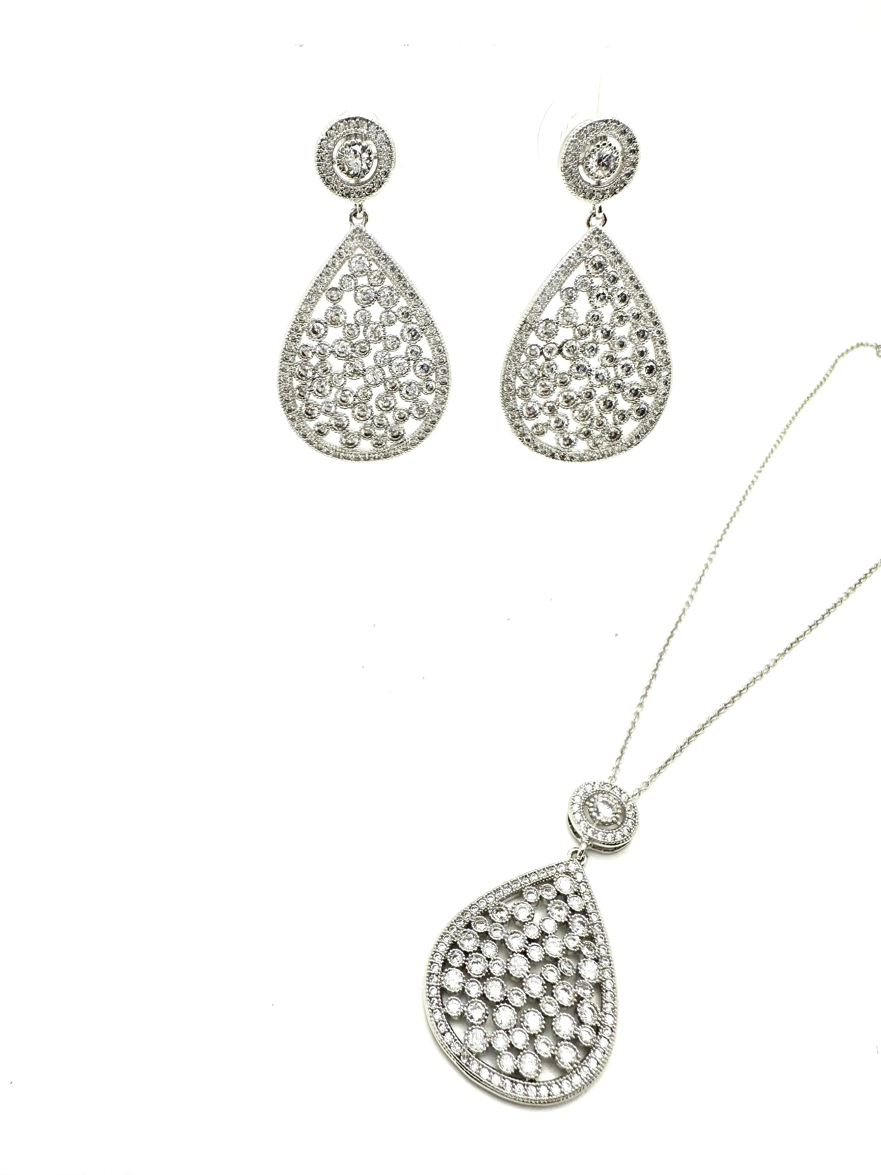 Micro Drops Teardrop Necklace